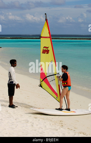 Wind Surf Schule, Full Moon Resort, Malediven, Indischer Ozean Stockfoto