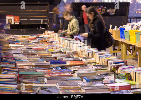 Secondhand Büchermarkt am Southbank von Thames River London Vereinigtes Königreich Stockfoto