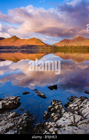 Die Aussicht vom Friar es Crag über Derwent Water Catbells und Derwent Fells. Die englischen Lake District, Cumbria Stockfoto