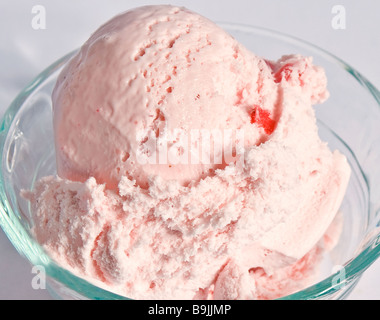 Nahaufnahme von Eis in eine Glasschüssel Stockfoto