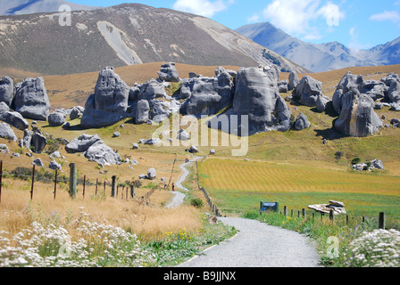 Burgberg-Felsen, Castle Hill High Country Station, State Highway 73, Region Canterbury, Südinsel, Neuseeland Stockfoto