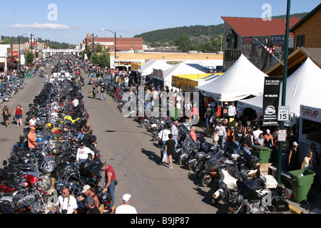 Hauptstraße von Sturgis SD gefüllt mit Motorrädern während der jährlichen Sturgis Motorcycle Rally Stockfoto