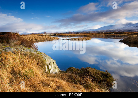 Blick über man Na h Achlaise in Richtung der Grampian Mountains, Rannoch Moor, Highlands, Schottland. Fotografiert im Dezember Stockfoto