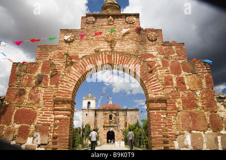 Spanischen kolonialen Kirche in die Zapoteken Dorf von Magdalena Teitipac, Oaxaca, Mexiko. Stockfoto