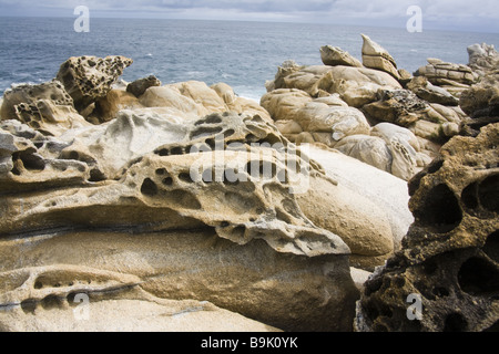 Ungewöhnliche Sandstein-Formationen verursacht durch Winderosion entlang der Pazifikküste in der Nähe von Mazunte, Oaxaca, Mexiko. Stockfoto