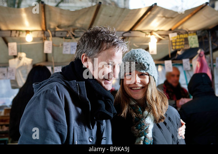 Paar im outdoor-Markt Stockfoto