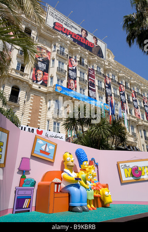 Frankreich, Alpes Maritimes, die Simpson-Familie vor Carlton Hotel während der Filmfestspiele in Cannes Stockfoto