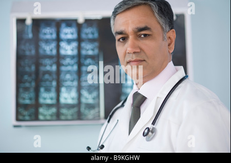 Porträt eines Arztes in einem Krankenhaus Stockfoto