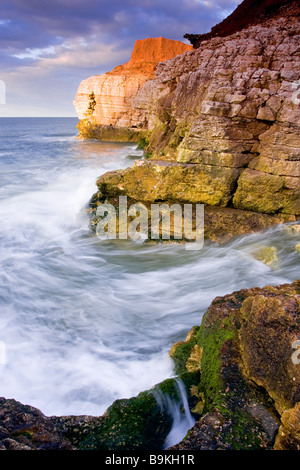 Abend in Thornwick Bay auf der East Yorkshire Küste nahe Flamborough Kopf fotografiert im April Stockfoto