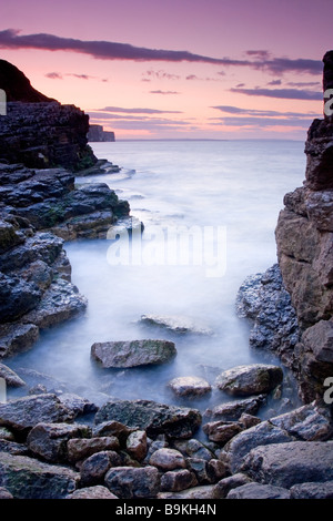 Abend in Thornwick Bay auf der East Yorkshire Küste nahe Flamborough Kopf fotografiert im April Stockfoto