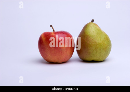 Rote Apfel- und grüne Stilleben Stockfoto