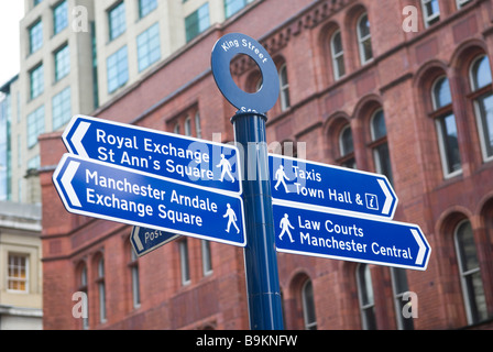 Straßenschilder in Manchester City centre UK Stockfoto