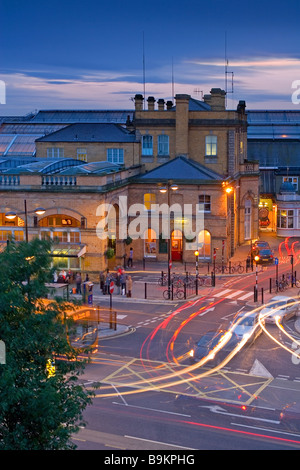 York Bahnhof am Abend. City of York, North Yorkshire, England Stockfoto