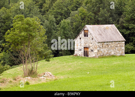 Frankreich, Ariege, Garbet River Valley in der ehemaligen Provinz von hohen Couserans, Cominac Scheunen, Granit traditionelle Architektur Stockfoto