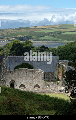 Ruinen der Abtei mit Fluss Teifi im Hintergrund St. Dogmaels Pembrokeshire Stockfoto