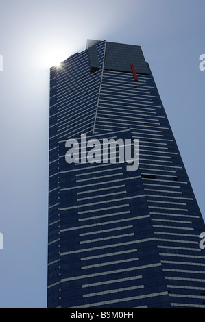 Nachschlagen von den 300m hohen Eureka Tower Büro- und Wohngebäude in Melbourne, Australien Stockfoto