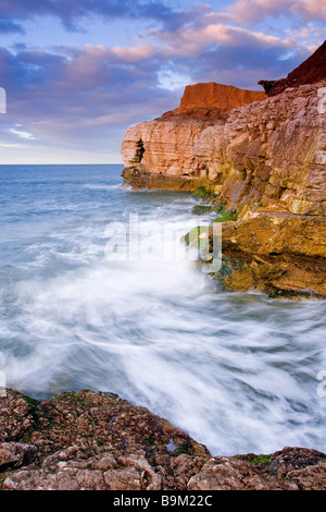 Abend in Thornwick Bay auf der East Yorkshire Küste nahe Flamborough Kopf fotografiert im April Stockfoto