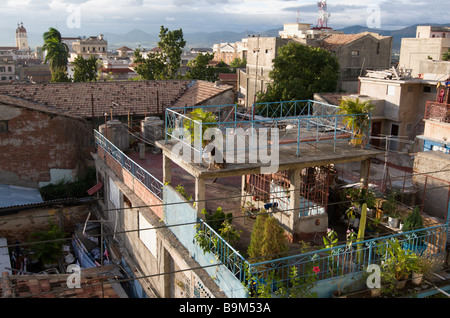 Ein Blick von ein Casa particular über den Dächern von Santiago De Cuba Stockfoto