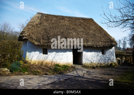 Nant Wallter strohgedeckten Hütte, St Fagans National History Museum, St Fagans, Süd-Wales, UK Stockfoto