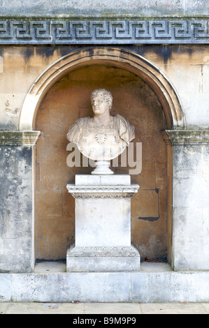 Dekorative Stein Büste im römischen Stil in der Gartenanlage der Chiswick House in West-London. Stockfoto