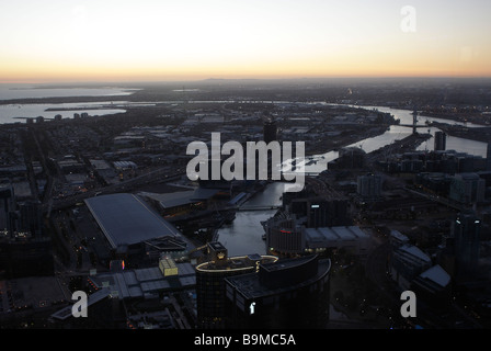 Vogelperspektive von Melbourne bei Nacht Stockfoto