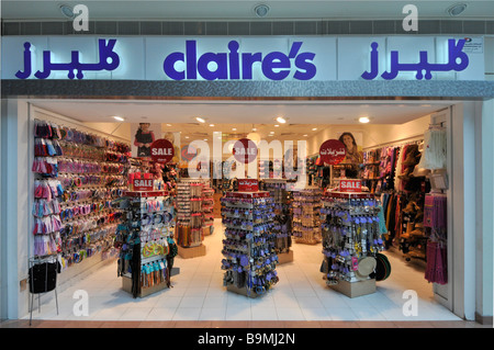 Marina Shopping Mall Eingang zu Claires Zubehör American Retail Buisness Shop front zweisprachig Mehrsprachig anmelden Abu Dhabi VAE Naher Osten Asien Stockfoto