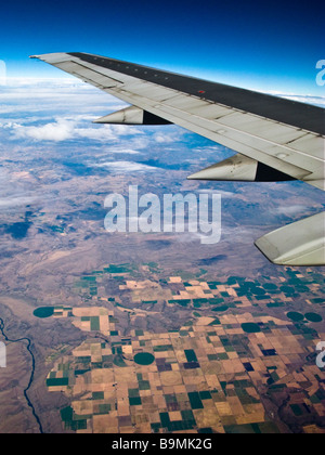 Luftaufnahme von Verkehrsflugzeugen der landwirtschaftlich genutzten Fläche von Zentral-Kalifornien-USA Stockfoto