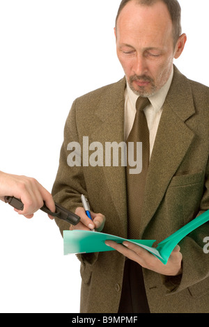 der Mann mit Ordner isoliert auf weißem Hintergrund Stockfoto