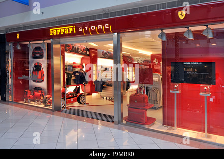Vae Abu Dhabi Marina Shopping Mall Ferrari Store und Shop Frontscheibe Vereinigte Arabische Emirate Naher Osten Stockfoto