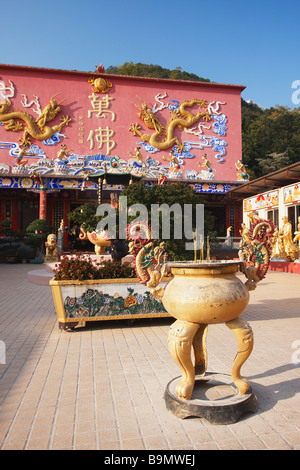 Weihrauch Urn auf Zehntausend Buddhas Kloster, Shatin, neue Gebiete, Hong Kong Stockfoto