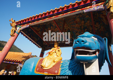 Goldene Statue auf Zehntausend Buddhas Kloster, Shatin, neue Gebiete, Hong Kong Stockfoto