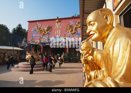 Goldene Statuen auf Zehntausend Buddhas Kloster, Shatin, neue Gebiete, Hong Kong Stockfoto