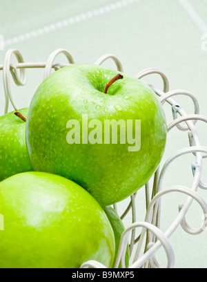 Nahaufnahme von drei grünen Äpfeln Stockfoto