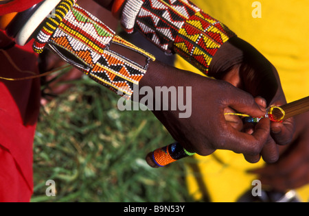 Massai-Frauen verkaufen Perlen Masai Mara Kenia Stockfoto
