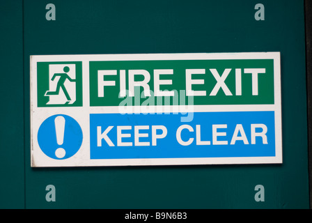 Halten Sie klare Feuerzeichen Ausfahrt Stadtzentrum von Manchester UK Stockfoto