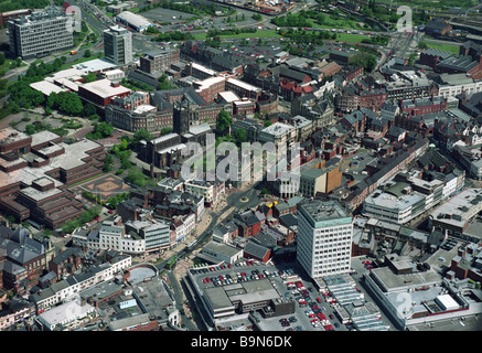 Luftaufnahme von Wolverhampton West Midlands England Uk zeigt Queens Square und St. Peterskirche Stockfoto