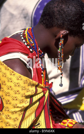 Massai-Frauen verkaufen Perlen Masai Mara Kenia Stockfoto
