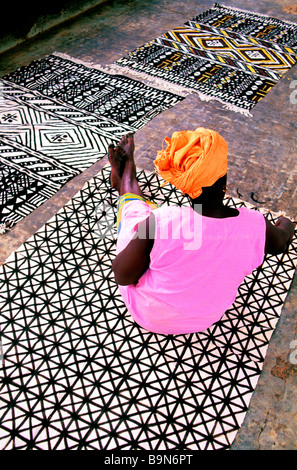 Mali, Segou Region Bogolan Handwerk, färben Baumwolle Stockfoto