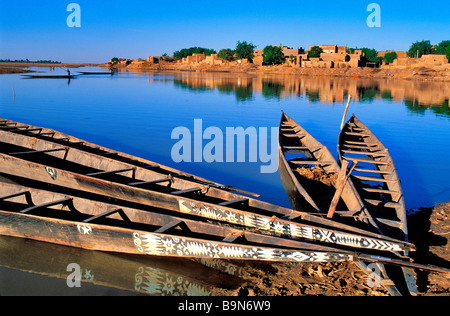 Mali, Mopti Region und Djenne, klassifiziert als Weltkulturerbe der UNESCO, Segeln in Pinasse (traditionelles Boot) Stockfoto