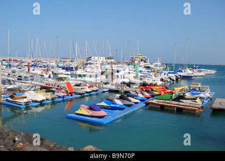 Blick auf den Hafen, Corralejo, Fuerteventura, Kanarische Inseln, Spanien Stockfoto