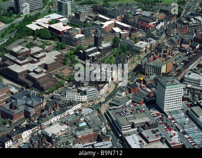 Luftaufnahme von Wolverhampton West Midlands England Uk zeigt Queens Square und St. Peterskirche Stockfoto
