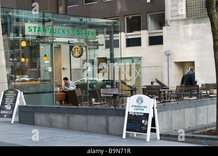 Starbucks Coffee speichern Außenbereich im Stadtzentrum von Manchester UK Stockfoto