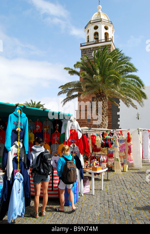 Sonntagsmarkt, Plaza De La Constitución, Teguise, Lanzarote, Kanarische Inseln, Spanien Stockfoto