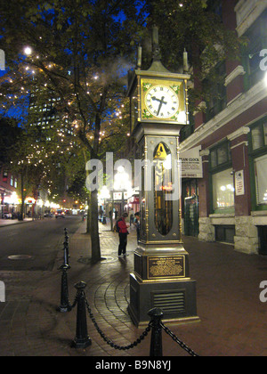 Die Vancouver Gastown Dampfuhr gesehen in der Nacht. Stockfoto