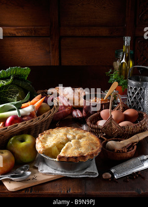 Apfelkuchen mit Zutaten Stockfoto