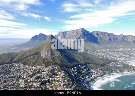 Huey Hubschrauber Schuss von der Lion Head und Tafelberg, drehen südlich entlang der Atlantikküste, Cape Town, Südafrika Stockfoto