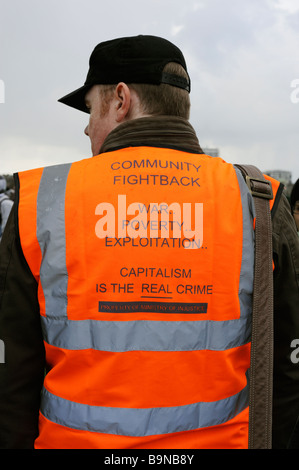 Anti-Kapitalismus-Demonstrator auf setzen People First 28. März 00 vor G20-Gipfel London Stockfoto