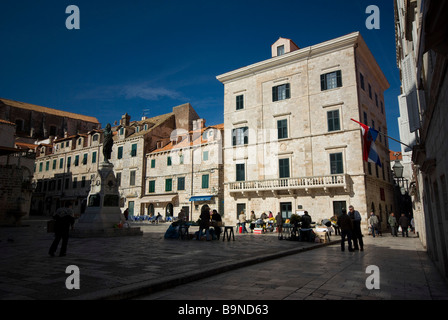 Morgenmarkt auf dem Platz Gunduliceva, alte Stadt Dubrovnik, Kroatien Stockfoto