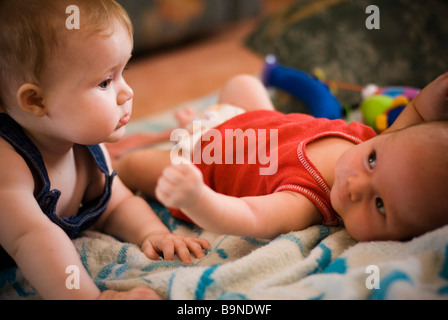 Zwei Babys Stockfoto