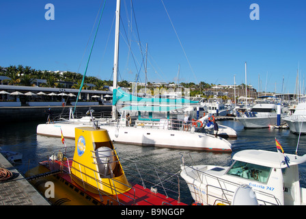 Blick auf die Marina, Puerto Calero, Lanzarote, Kanarische Inseln, Spanien Stockfoto